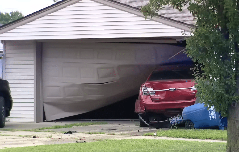 Driver crashes into multiple parked cars on purpose - Absolute News